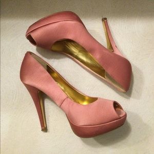 Ted Baker Svana 3 Satin Platforms. 5 $ shipping ❣️